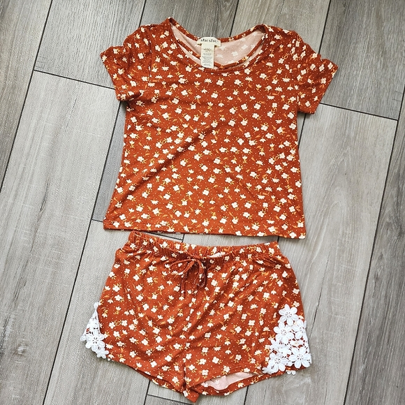 shosho Other - Girl's size 10 boho shorts and shirt set